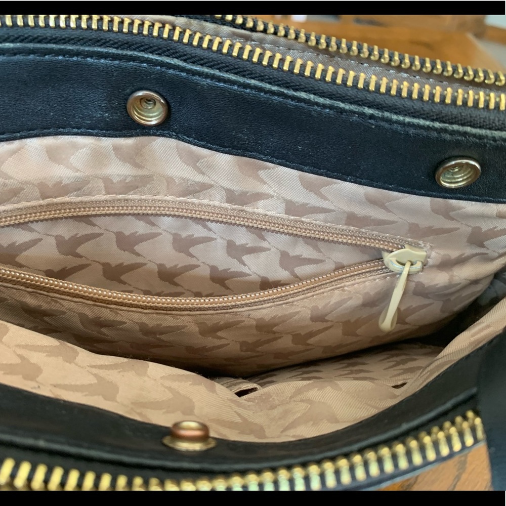 Lo & Sons Pearl Black Crossbody Bag - Picture 7 of 16